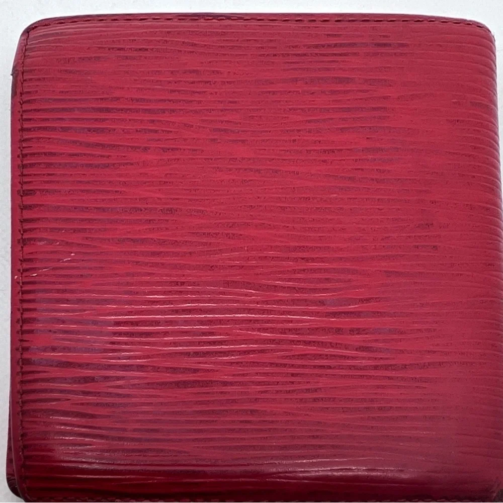 LOUIS VUITTON Bi-Fold Epi Wallet